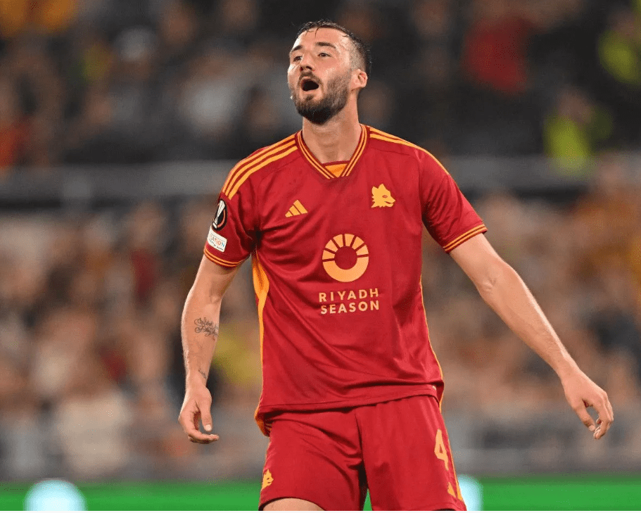 NG大舞台-阿斯顿维拉训练开放日，今晨篮板制胜引欢呼，意甲在即，团队化学反应显著的简单介绍