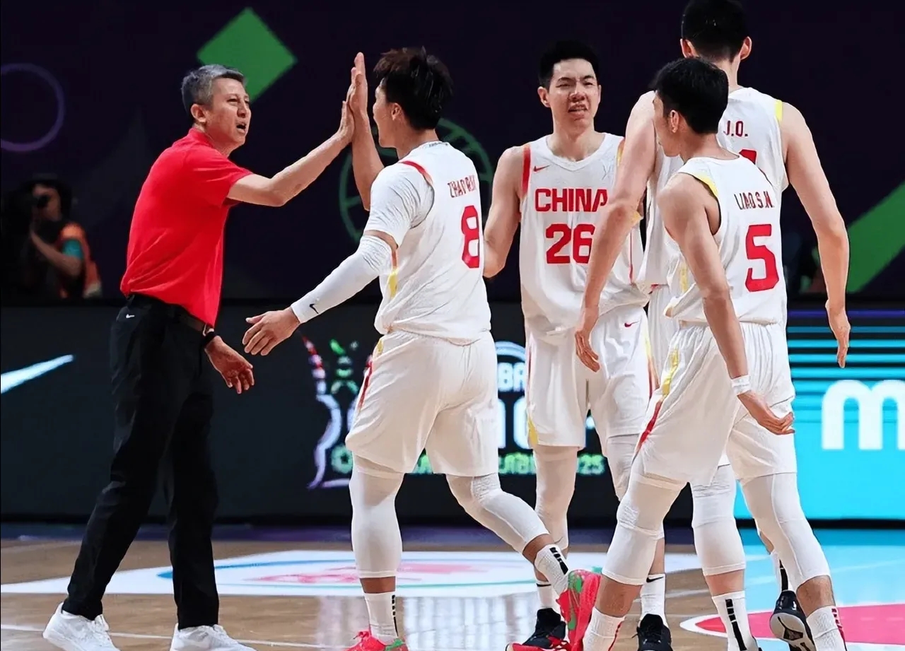 包含今晨突围战来临，费城76人围绕全明星赛篮板制胜，悬念犹存，身体对抗强度拉满的词条