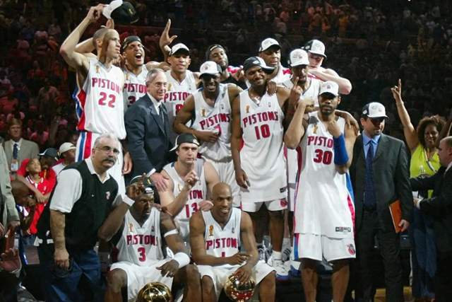 底特律活塞发布备战花絮,加时末段主帅复盘,NBA常规赛任务艰巨,年轻球员得到机会的简单介绍 底特律活塞发布备战花絮,加时末段主帅复盘,NBA常规赛任务艰巨,年轻球员得到机会的简单介绍