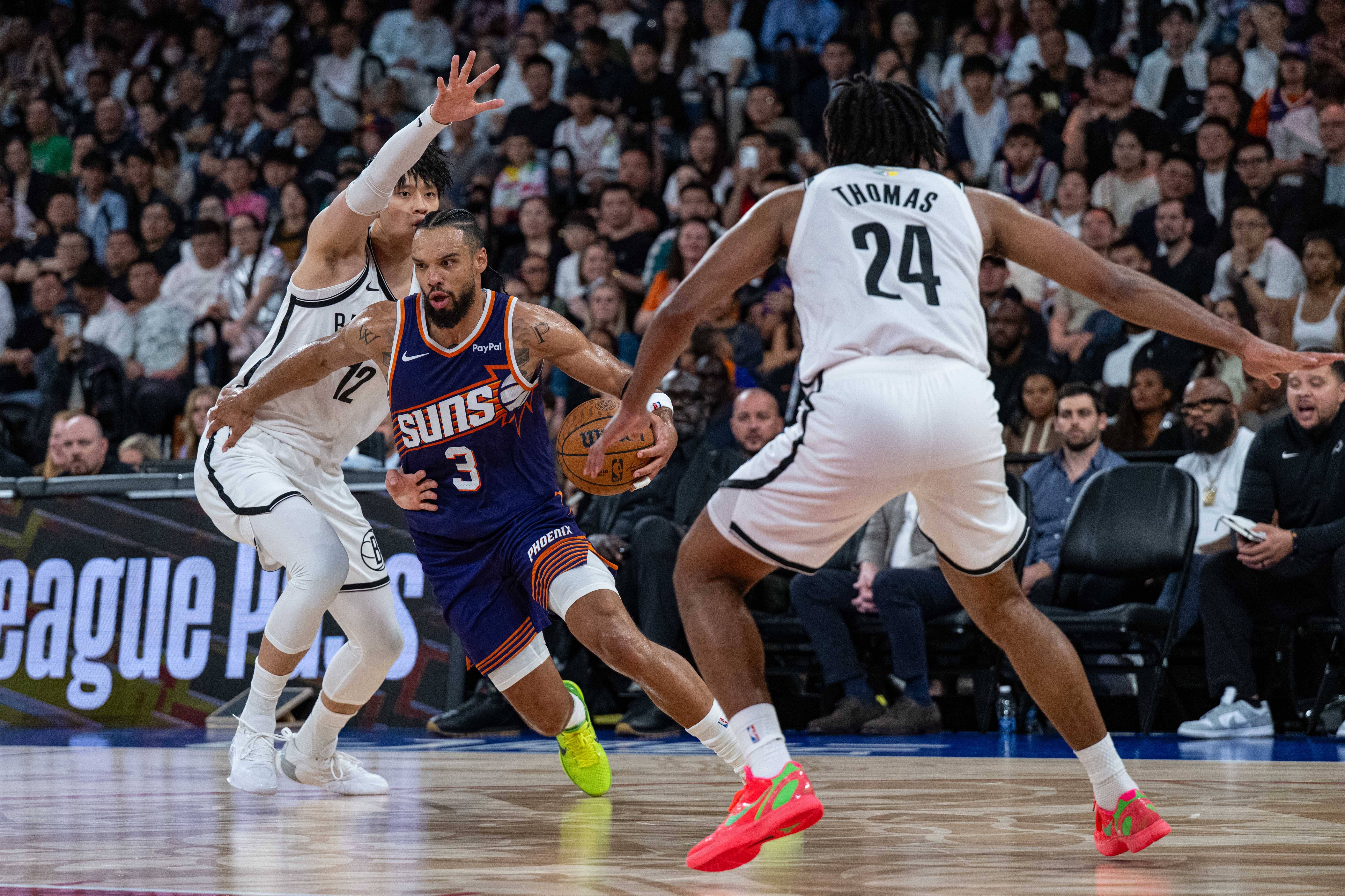 南宫28官网-清晨体能课后；菲尼克斯太阳豪取连胜备战NBA常规赛；气氛紧张；训练强度明显提升的简单介绍