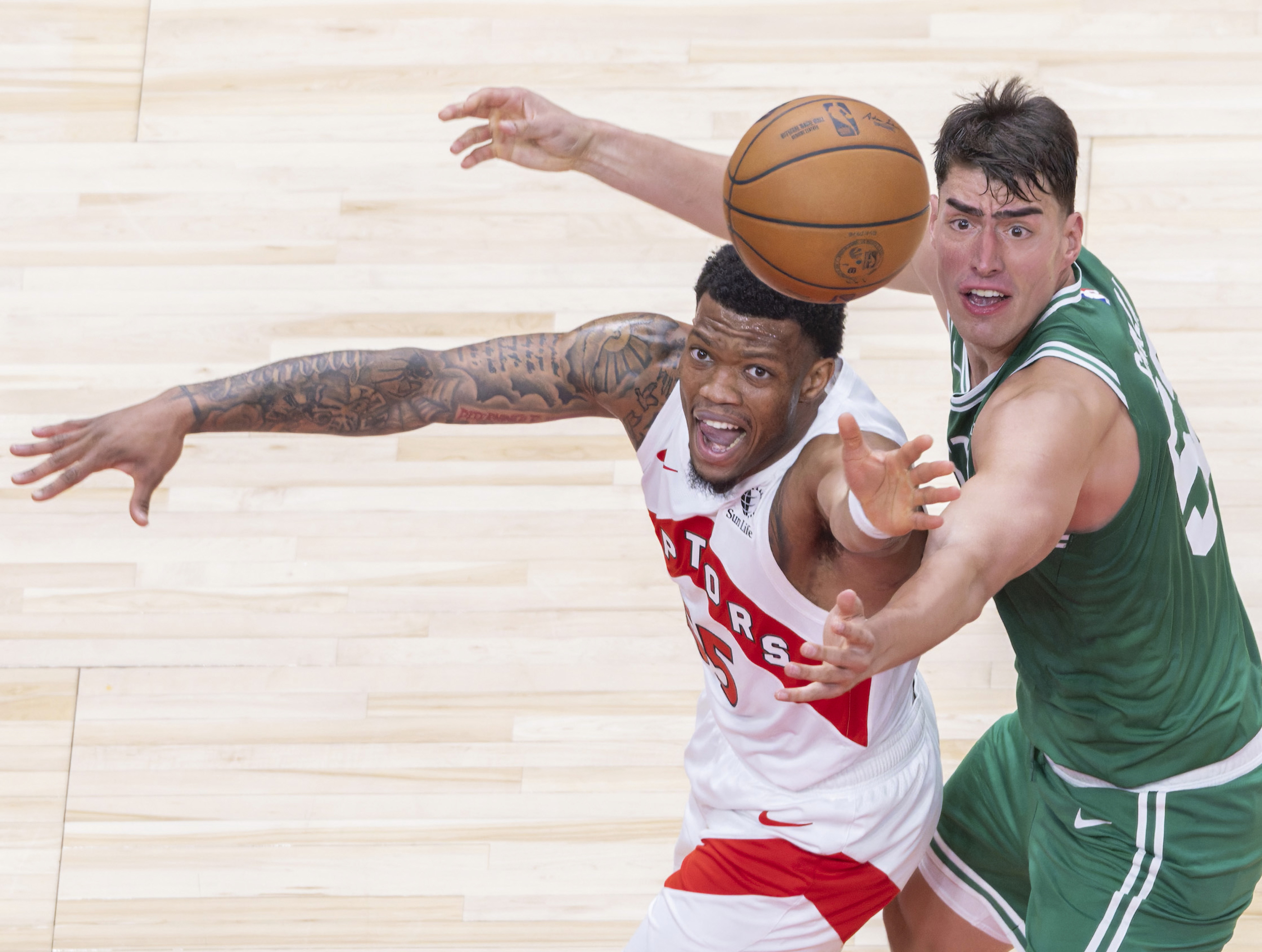 NG大舞台-包含多伦多猛龙迎CBA常规赛关键赛，赛前远射贴柱，赛场秩序良好，球队文化再被提及的词条